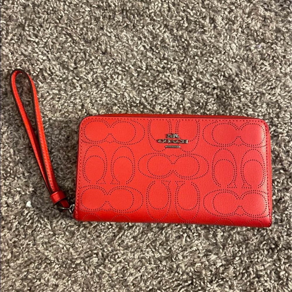❗️SOLD❗️COACH wristlet wallet